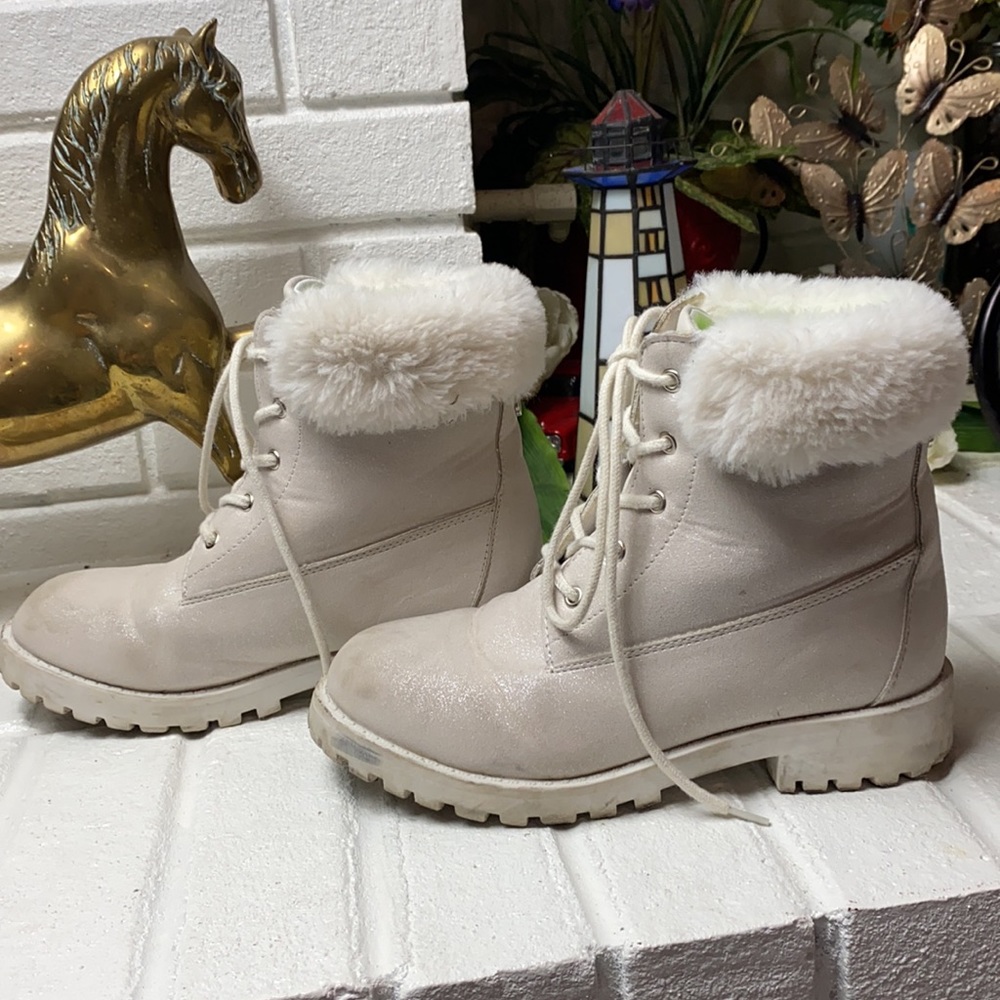 BGBC Silver Boots SZ 3 Med.
